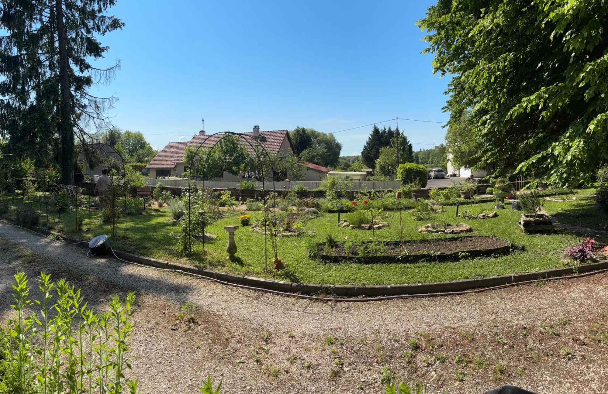 Le Cedre Bleu - * Chatenois (Jura)